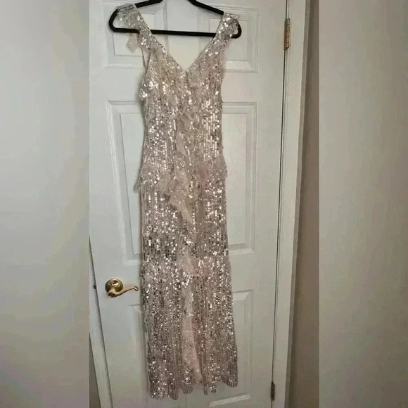 NWT: Needle & Thread Scarlett Sequin Gown Champagne/Silver - Women’s - Size 4 - Picture 1 of 17